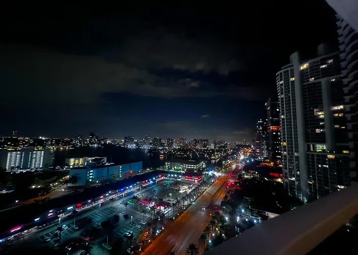 Lujoso Apartamento En Playa De Sunny Isles Beach